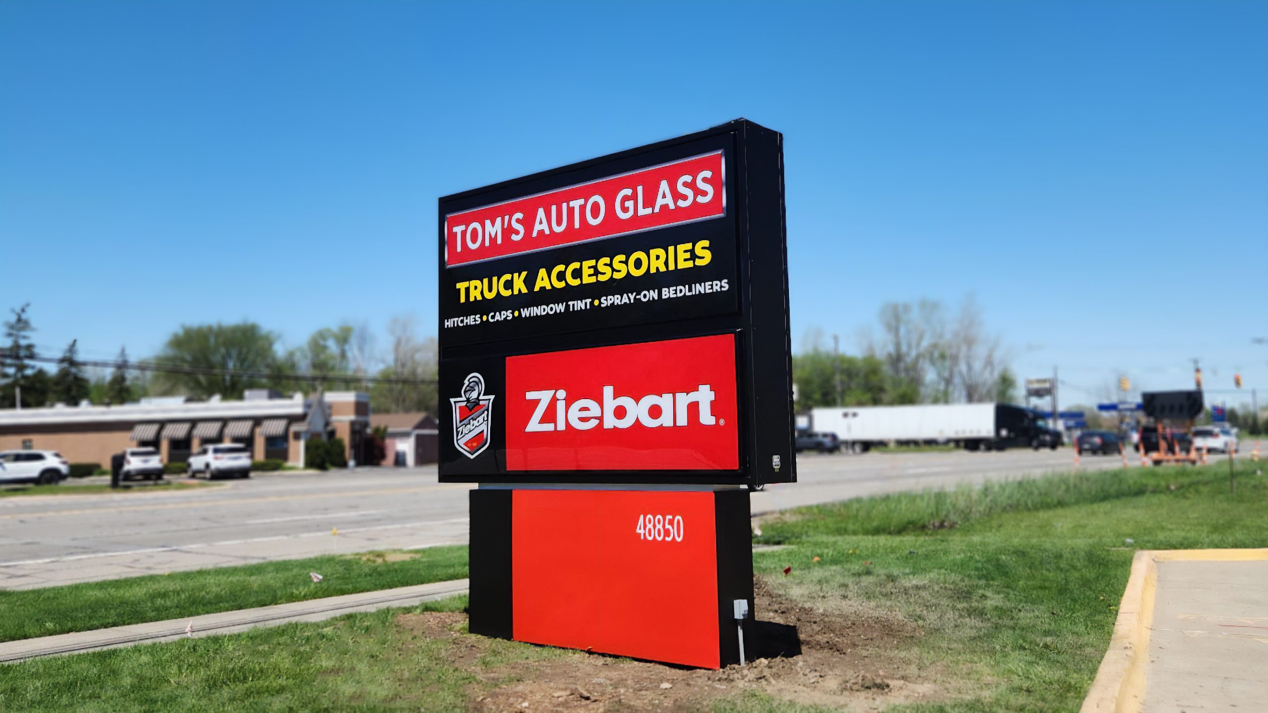 Tom’s Auto Glass Tom's Auto Glass Internally Illuminated Monument